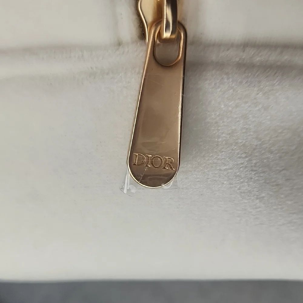 Dior Beauty Cream and Gold Cosmetic Case With Box - Picture 5 of 5